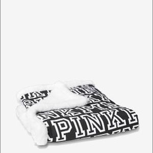 New faux fur vs pink blanket